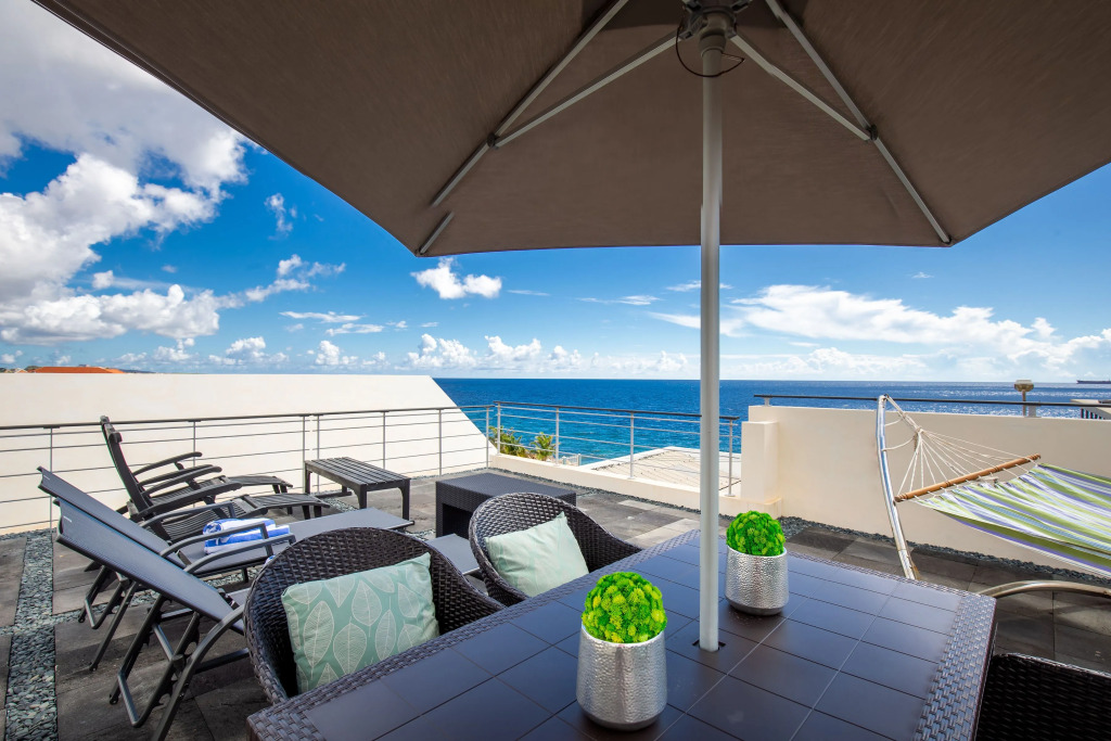Amazing Sea View Penthouse W/ Private Rooftop