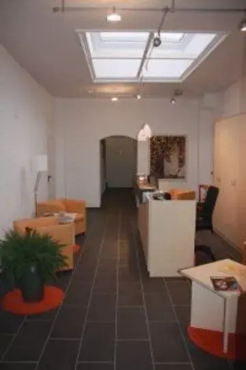SMARTY Airport Cologne Hotel - KONTAKTLOSER SELF CHECK-IN