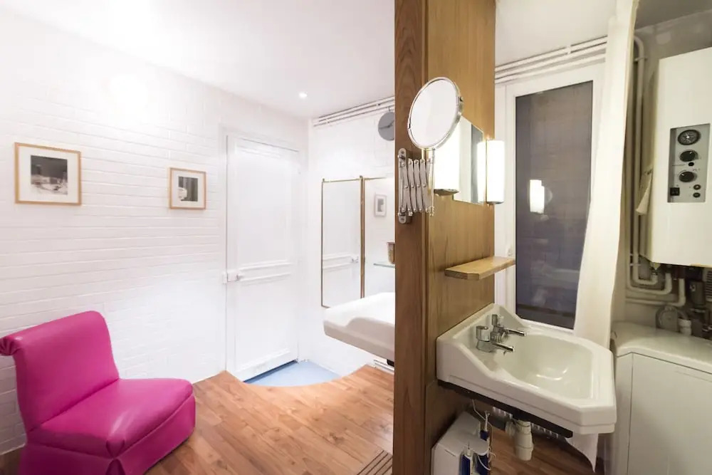 Place de la Republique Hideaway