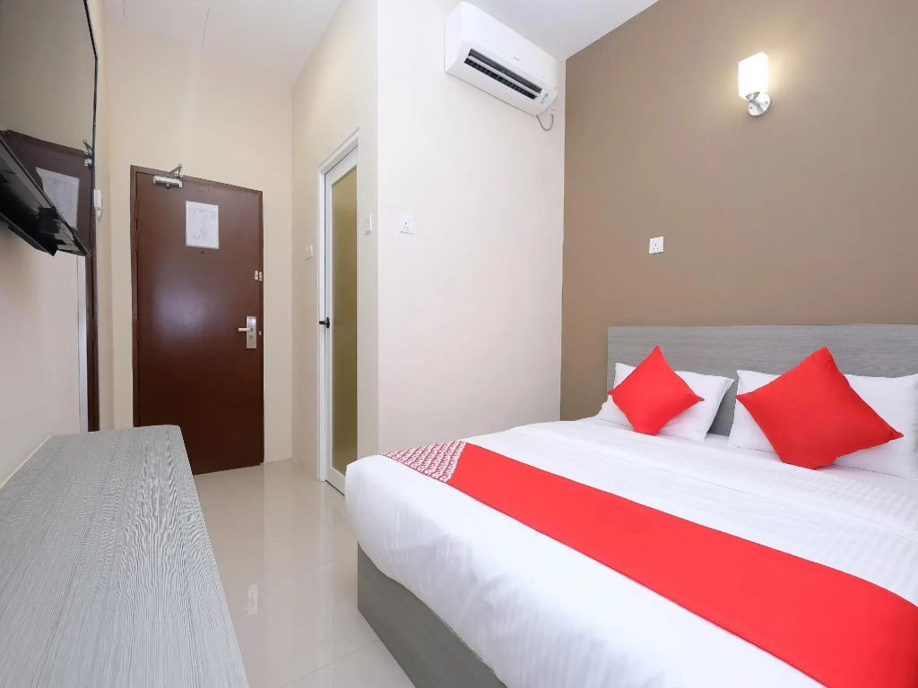 Super OYO 43935 Mancalin Hotel