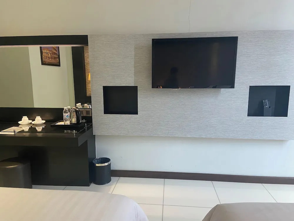 OYO 90975 Atta Hotel