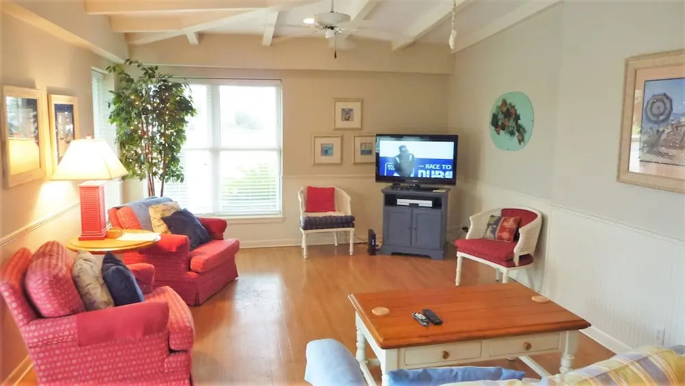 Guiding Light Unit C - Groundfloor by Jekyll Realty