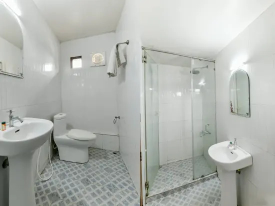 OYO 23047 Rkv Golden Petal Houseboat 3 Bhk
