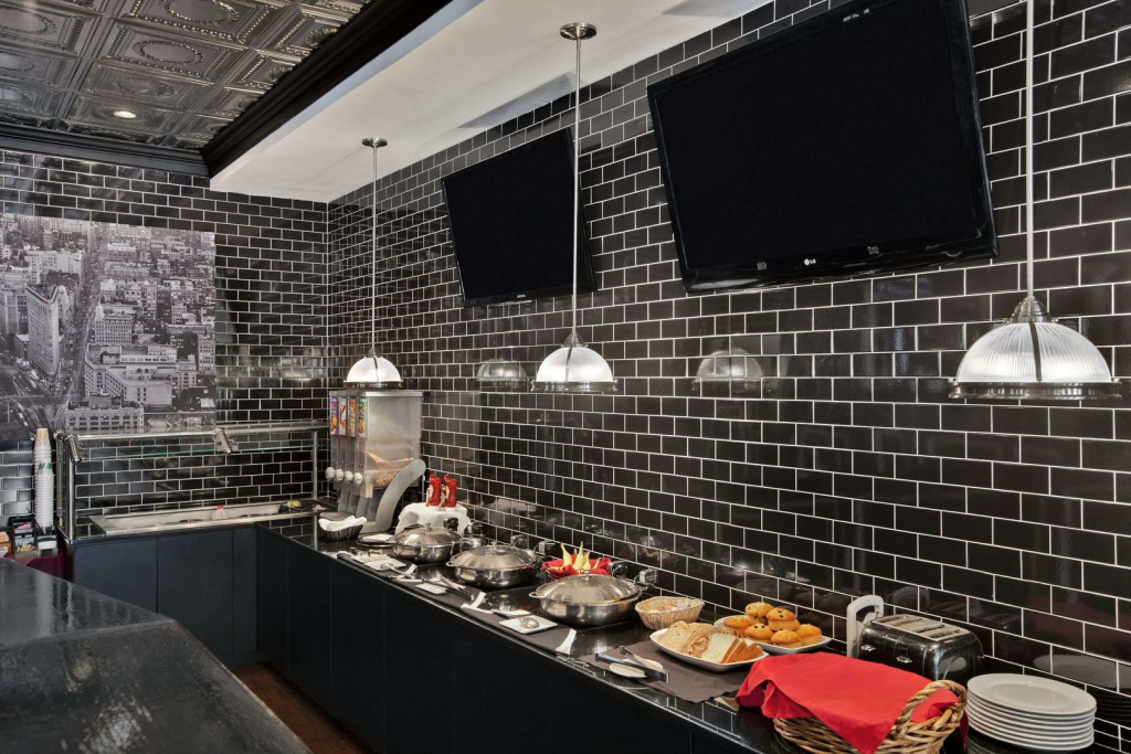Holiday Inn - Long Island - ISLIP Arpt East by IHG