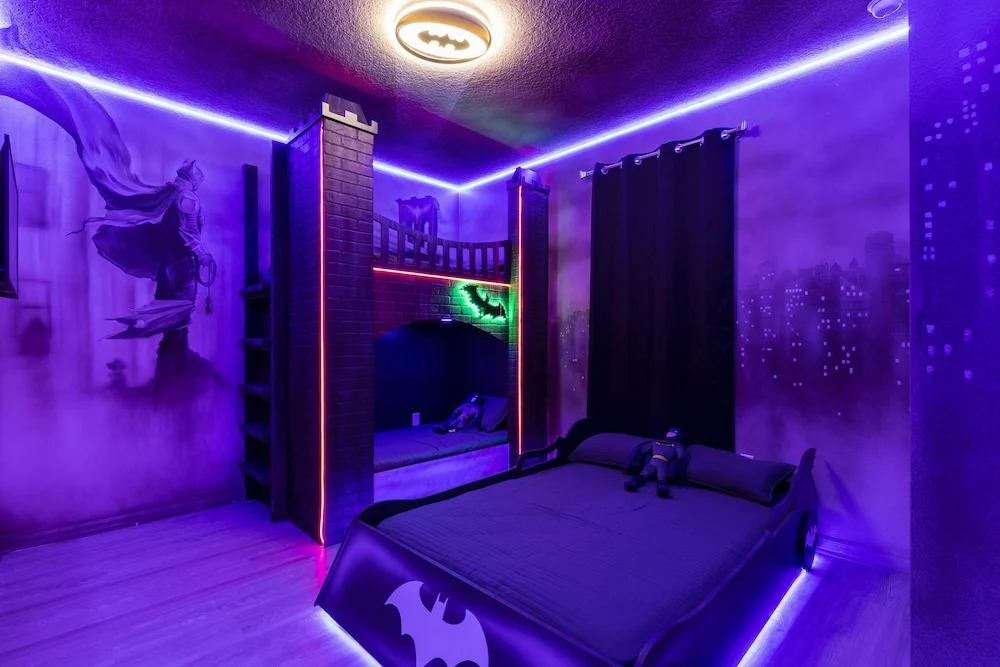 Ultimate 9BR Lakeview Pool SPA Theater Near Disney, Kissimmee