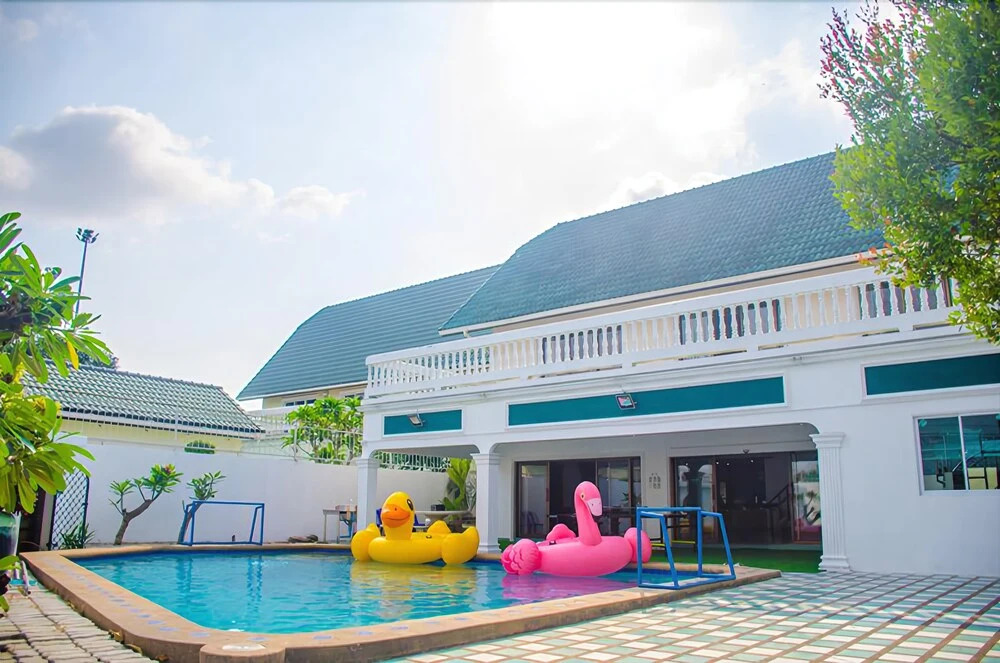 Baan Square