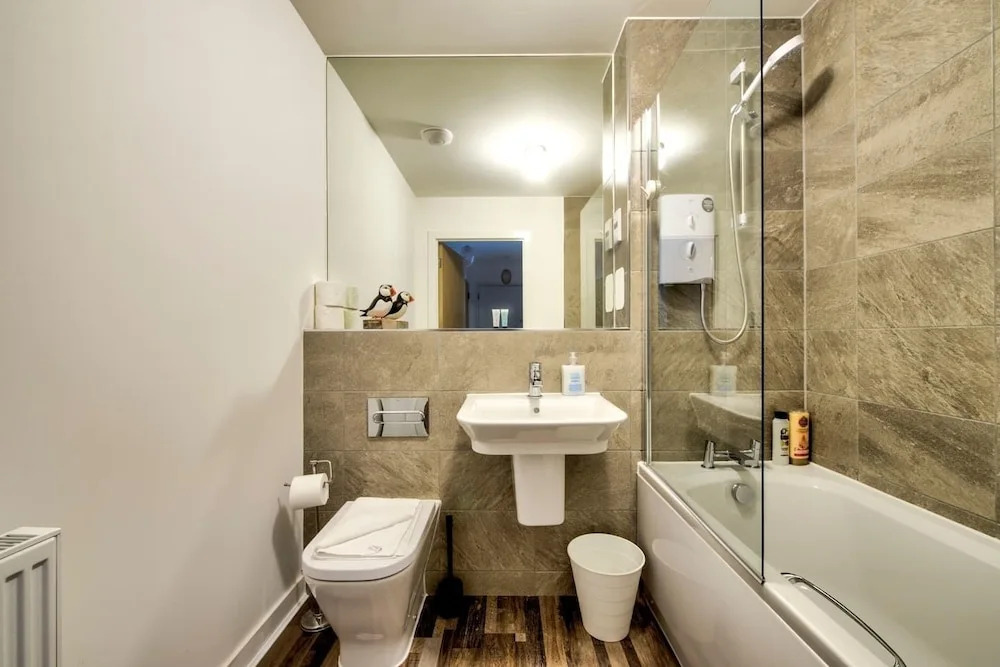 Bright 2BR Home Near Royal Mile