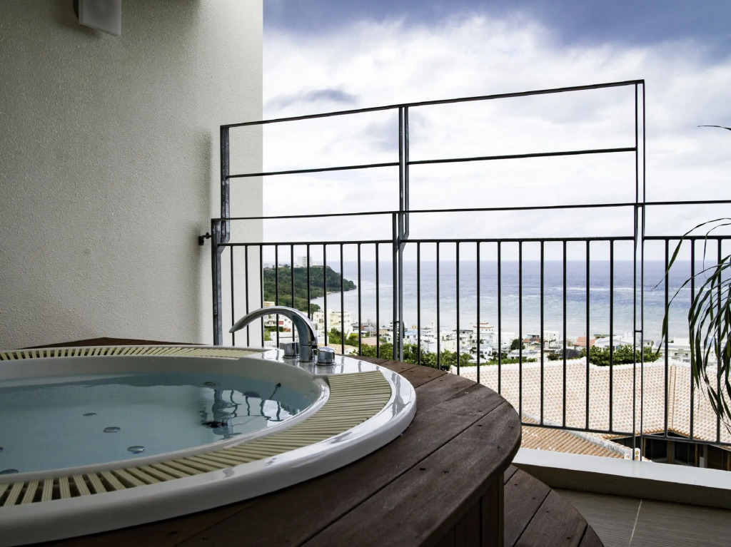 Condominium T-Room