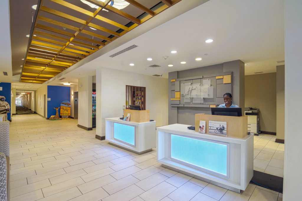 Holiday Inn Express Hotel & Suites Tampa-USF-Busch Gardens by IHG