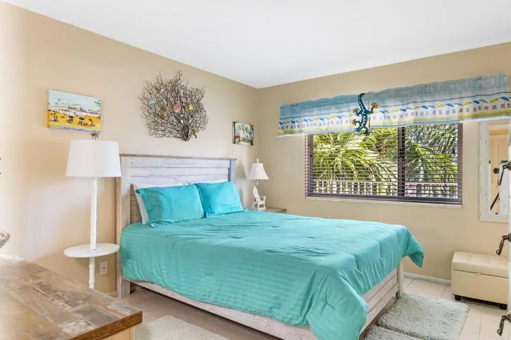 Sun Caper 208, Sleeps 6, Gulf Front, 2 Bedrooms, Elevator, Heated Pool