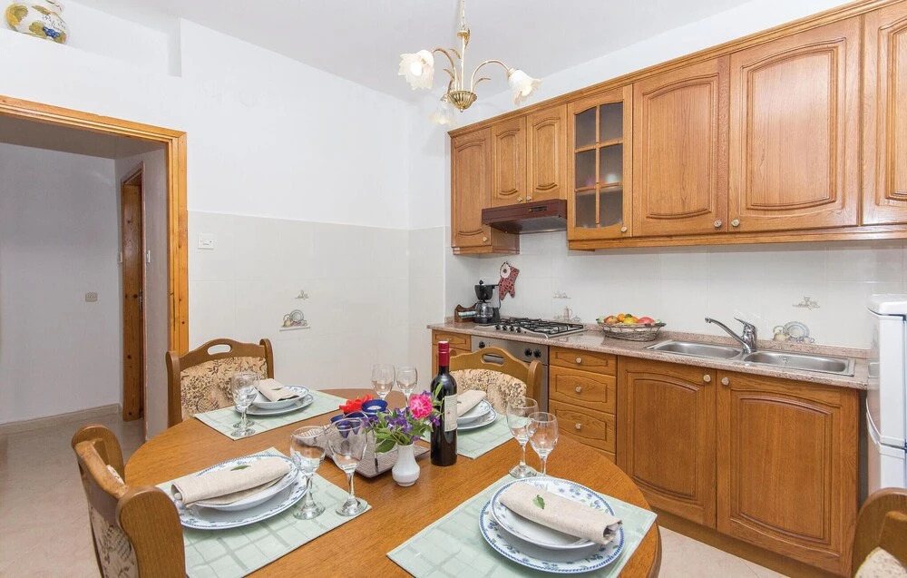 Stunning Home in Rovinj With Wifi and 2 Bedrooms