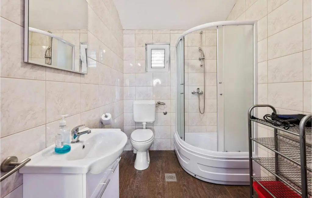 Awesome Home In Razanj
