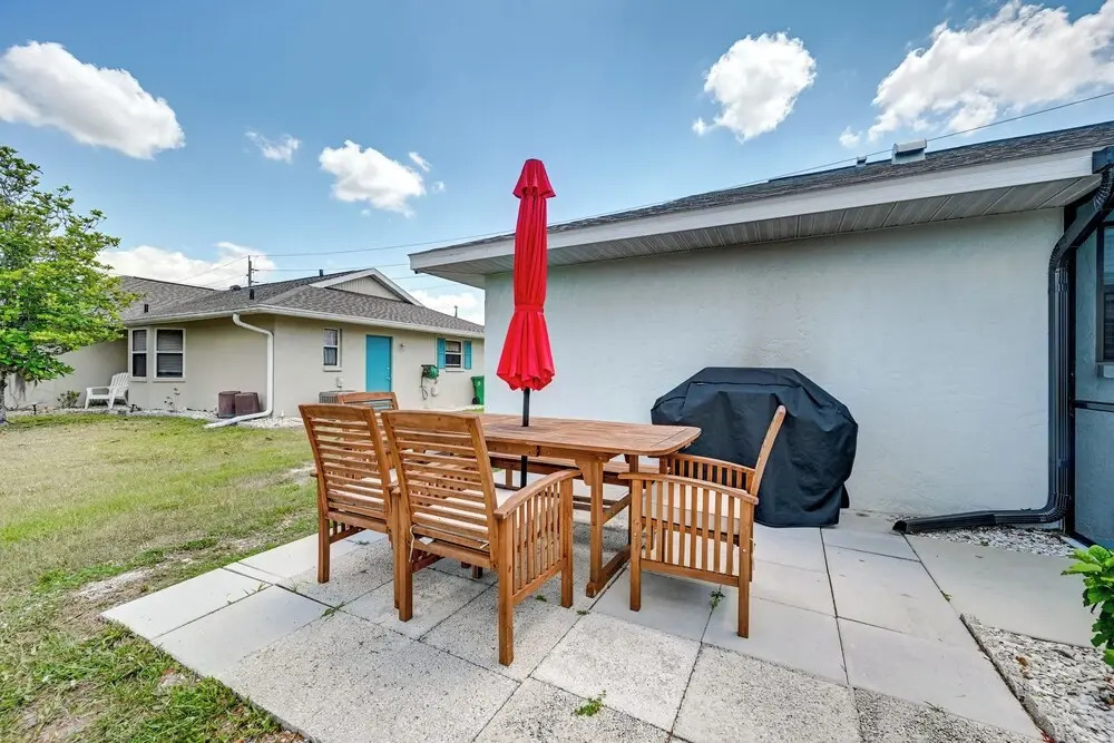 Englewood Home w Saltwater Pool: 6 Mi to Beach