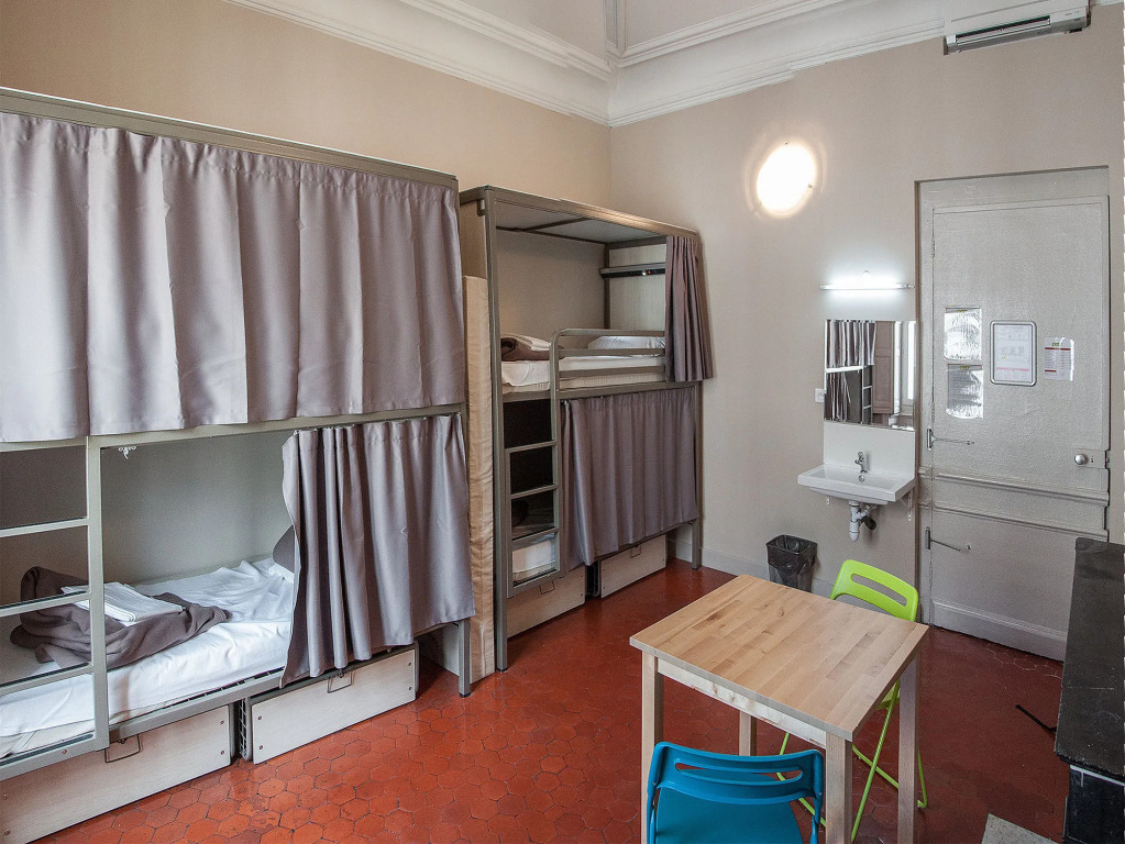 Pop Hostel