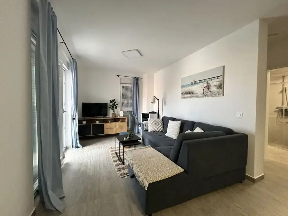 Blizina Mora II Modern Retreat