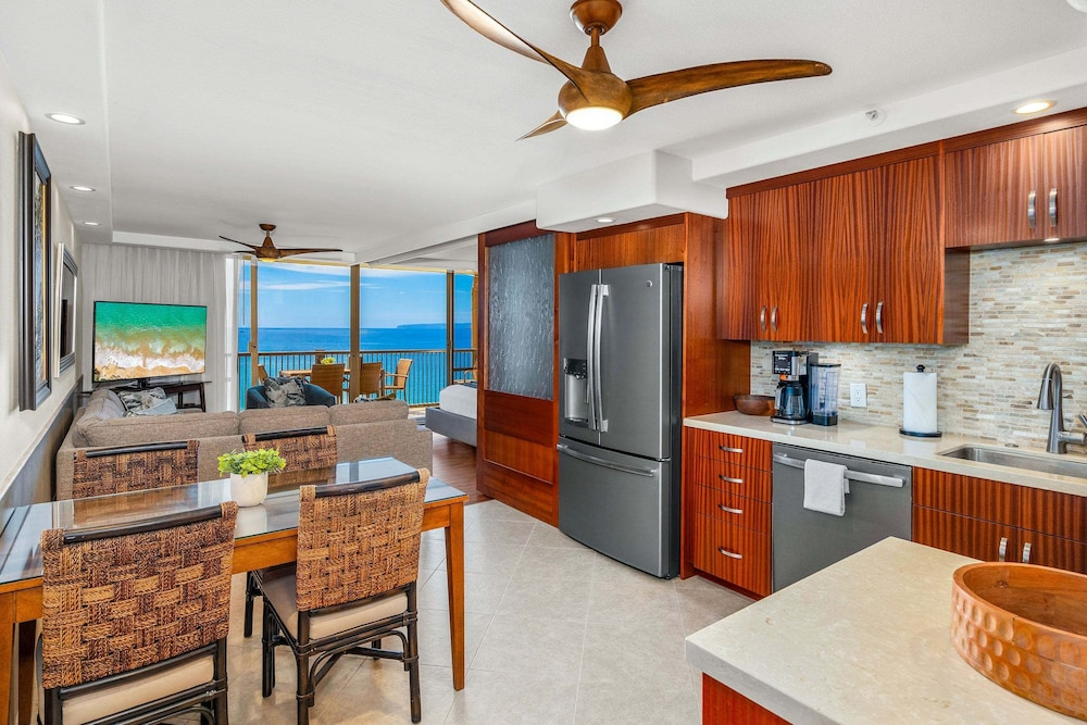 Mana Kai 811 - Oceanfront, Top Floor, Stunning Renovation, 2br, Kings, Split AC