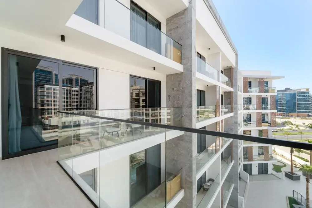 Luxurious 1 Bedroom Retreat With Pool gym and Game