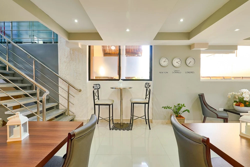Malecon Premium Rooms & Hotel