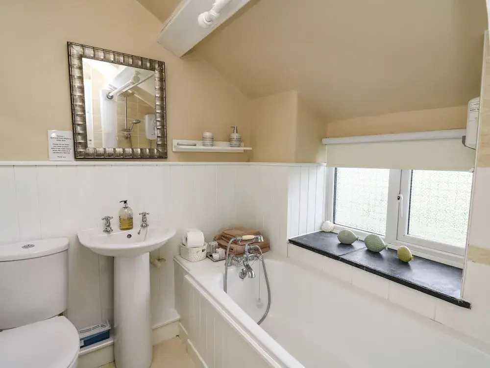 Bryniau Bychain Cottage