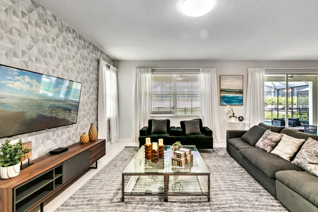 5 Bedrooms 55 Bathrooms Solara 1760 Sp