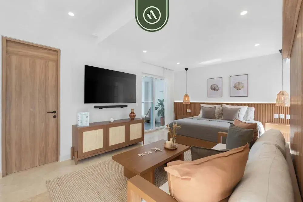 Luxury Oceanfront Studio - Beach - Pools - Gym
