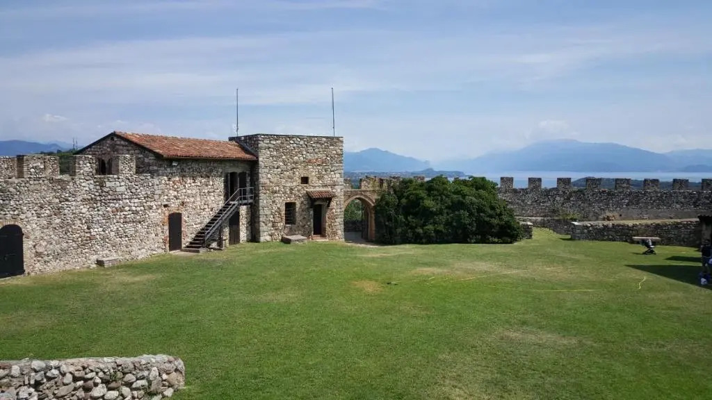 EVE HOUSE GARDALAKE