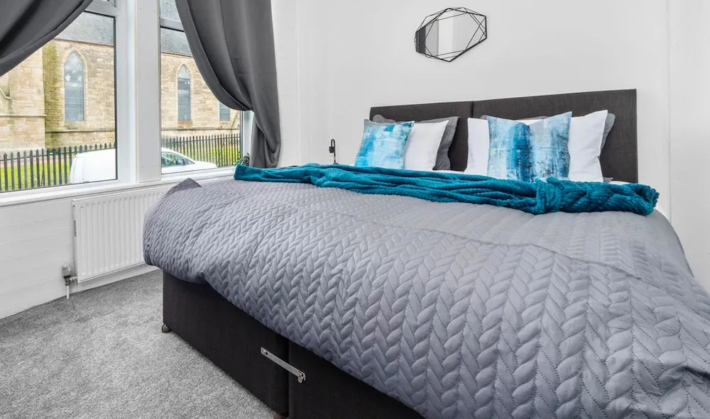 One Bedroom Apartment by Klass Living Serviced Accommodation Coatbridge - Garturk Apartment With Wifi  and Parking