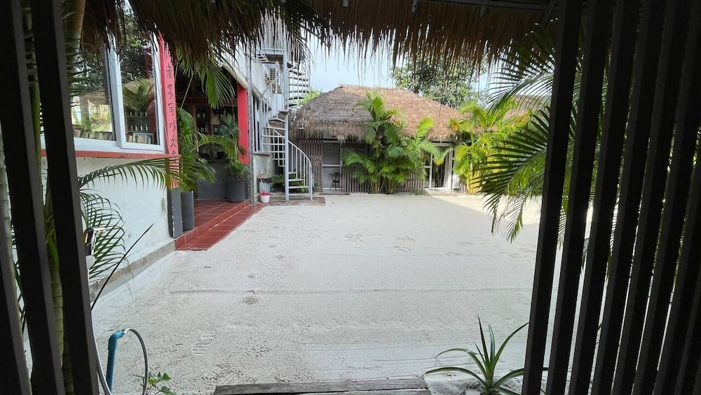 WHITE SAND ARK RESORT