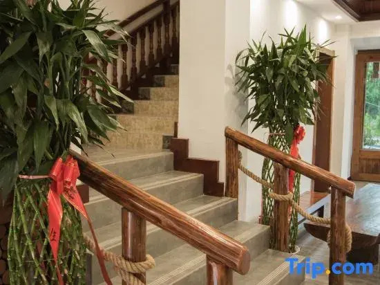 Yiyun Mountain Residence, Karst Mountain Scenery, Bouyei Style, Parent-Child Holiday Accommodation