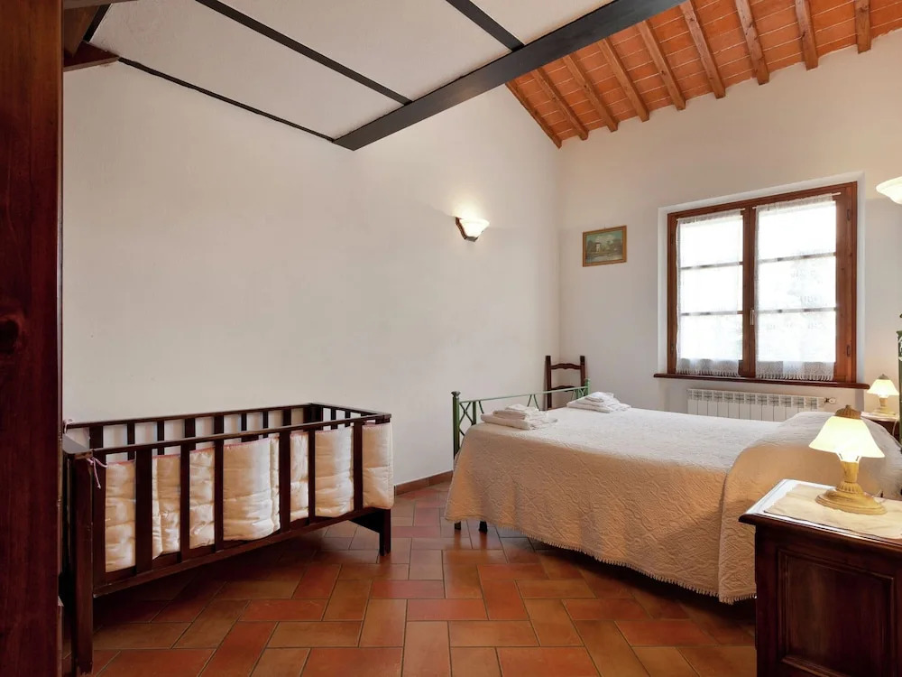 Modern Holiday Home in Foiano della Chiana with Pool