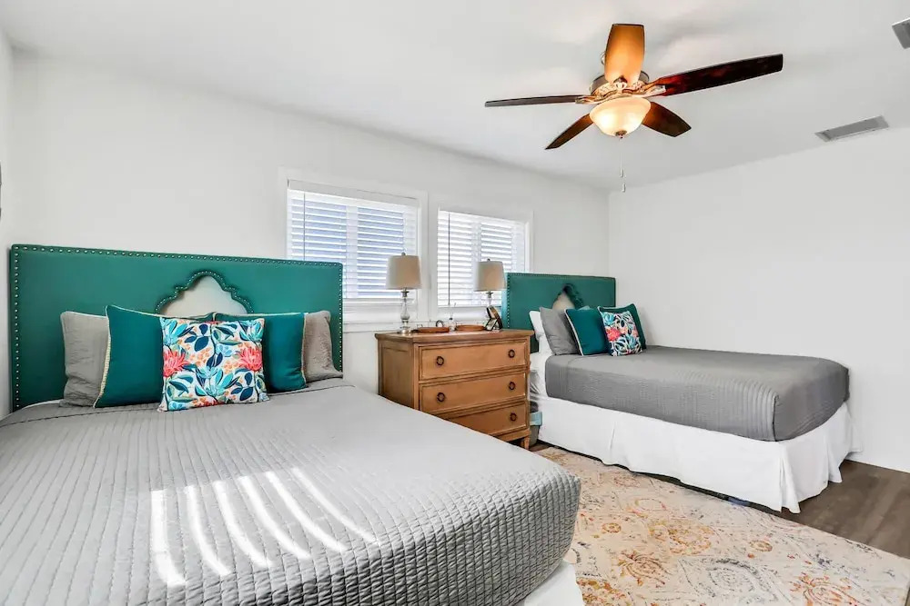 Gorgeous Beachfront Home With Inviting Deck & Patio, Hammock, Amazing Views