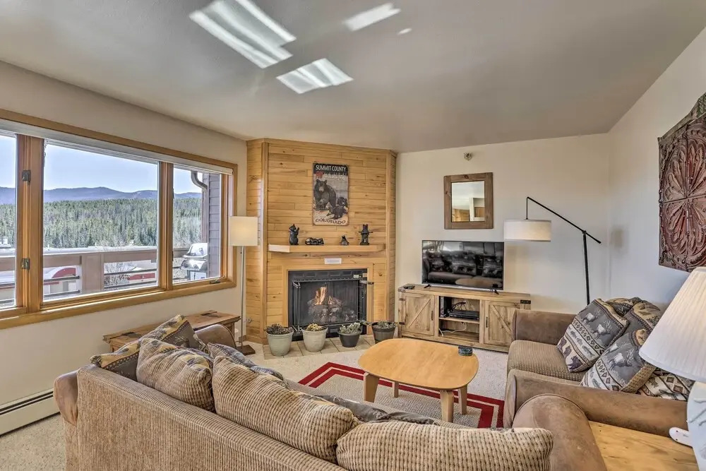 Condo w/ Views & Hot Tub Access in Silverthorne!