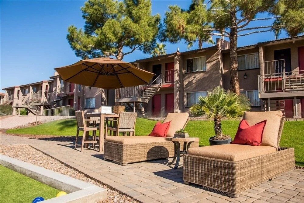 126 Fully Furnished 1BR Suite-Prime Location! by RedAwning