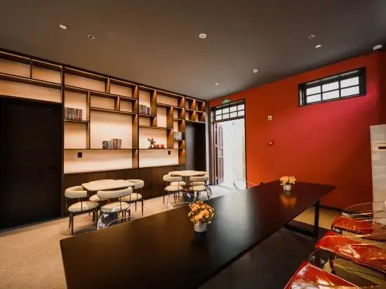 Yixi Hotel