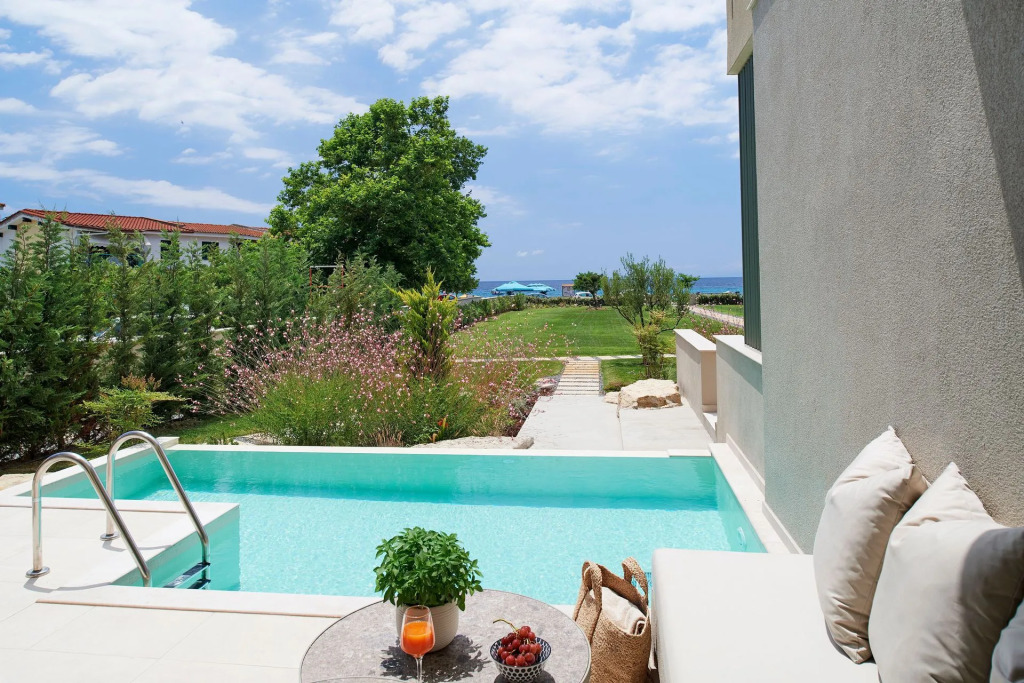 Cavo Delea Villas & Suites