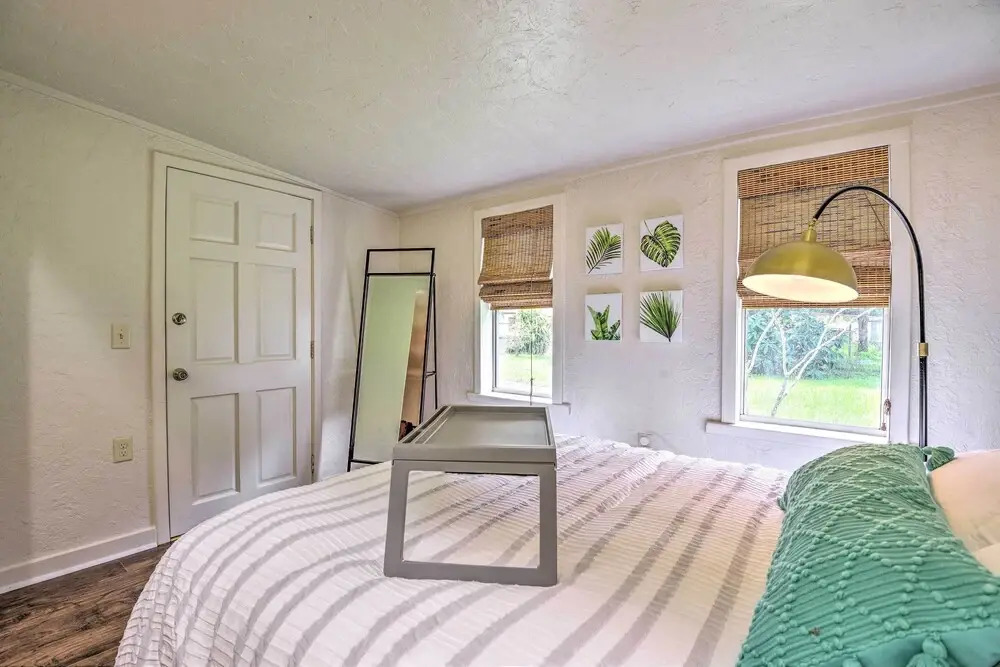 16 Mi to Disney: Cottage w/ Deck in Winter Garden