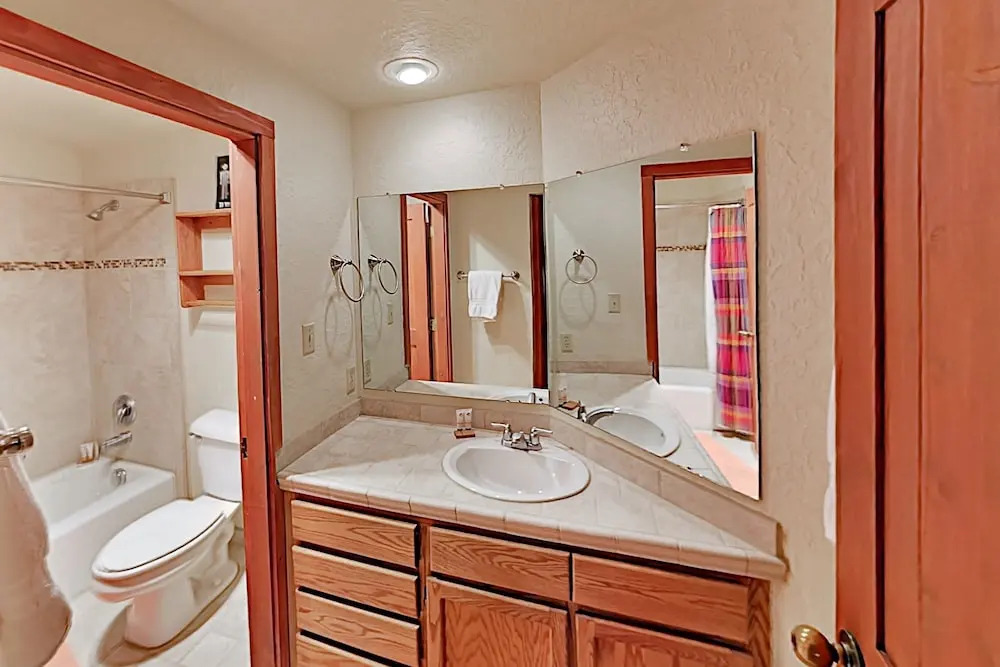 15tru5ai 3 Bedroom Condo