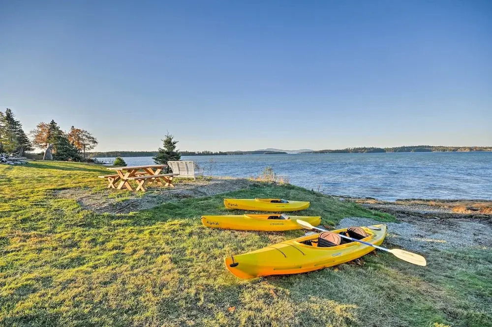 Luxurious Oceanfront Flanders Bay Home w/ Kayaks!