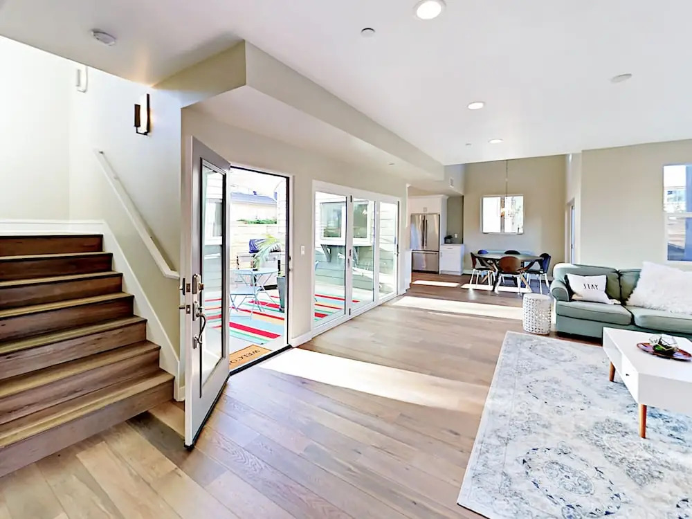 Bright & Breezy Retreat - Walk to Tamarack Beach home