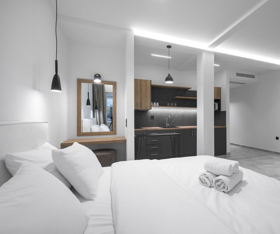 Pantheon, Nilie Hospitality MGMT