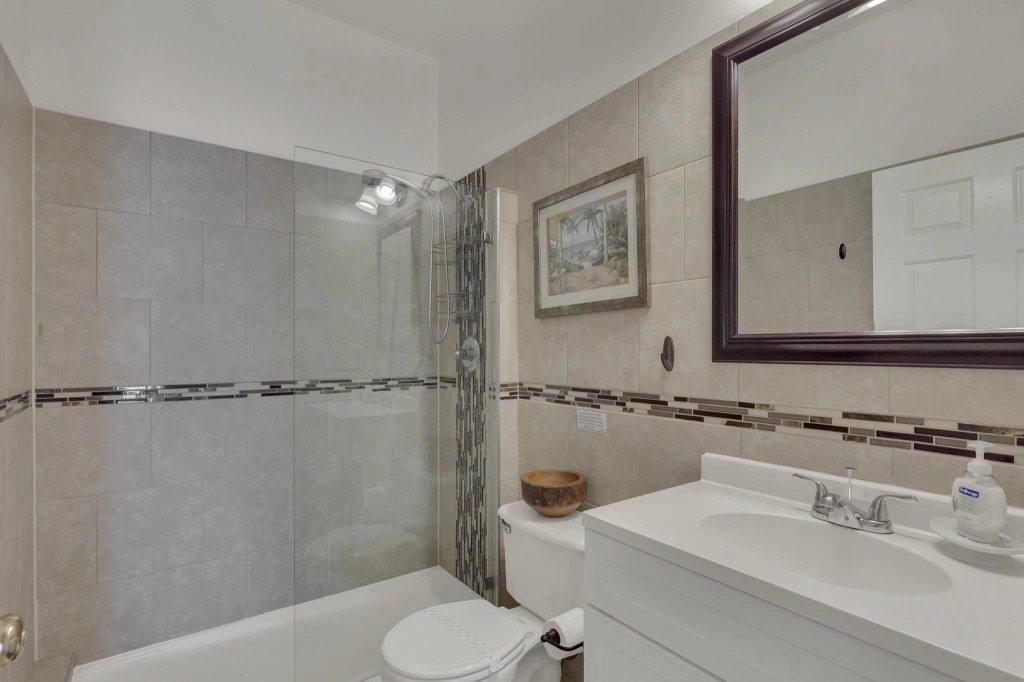 E131MJL - 4 beds pool & spa home on golf course