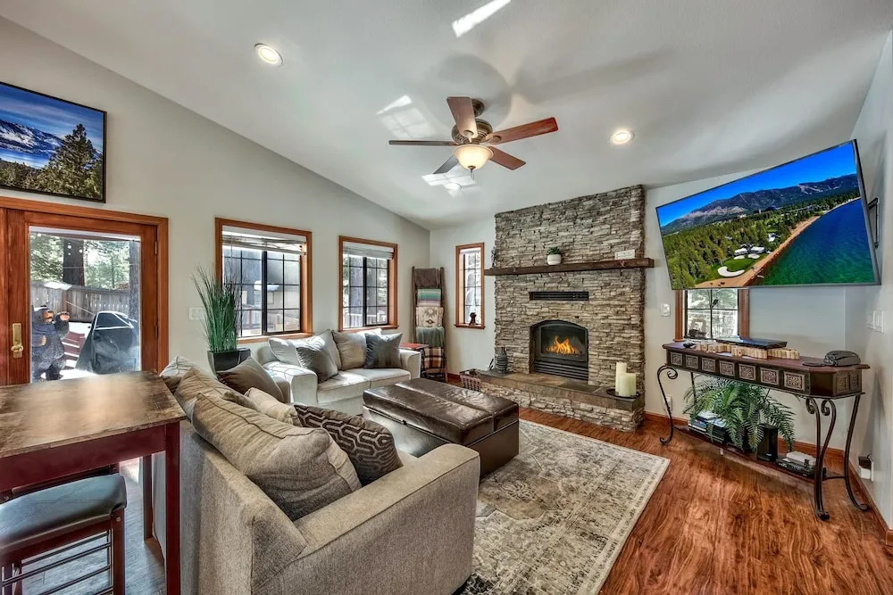 1760t Thunderbird Cabin 3 Bedroom Home