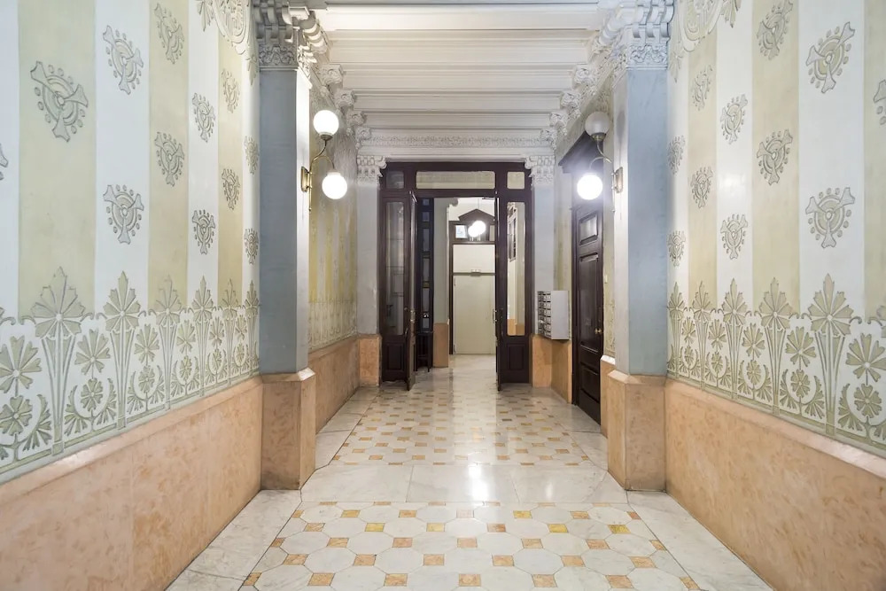 Urquinaona Apartment