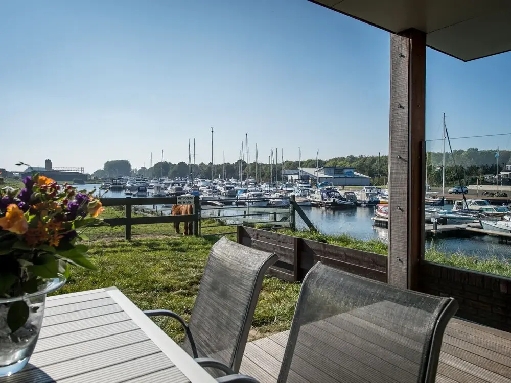 Beautiful apartment with beautiful views of the lively marina