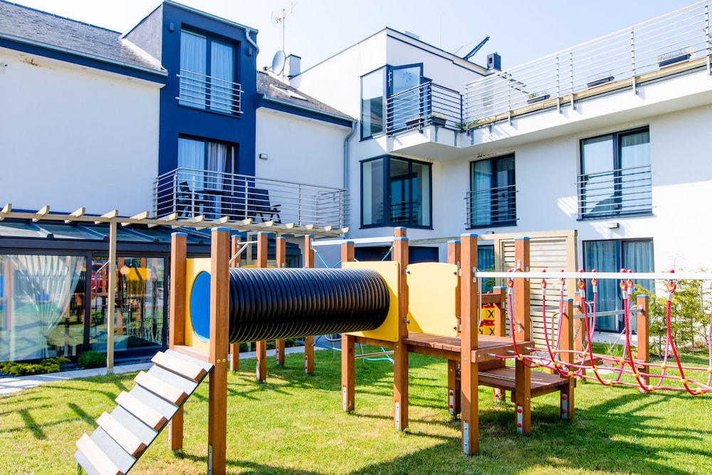 Apartamenty Villa Baltica Rewal - jacuzzi na dachu, wi-fi, parking w cenie