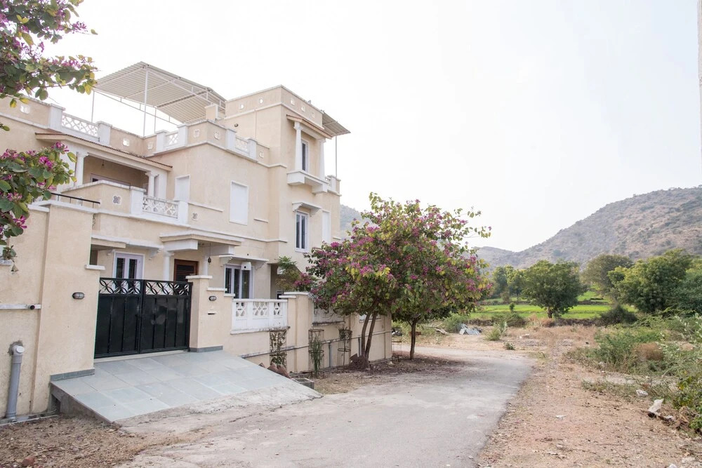 OYO 10949 Home Mount View 3BHK Villa Goverdhan Vilas