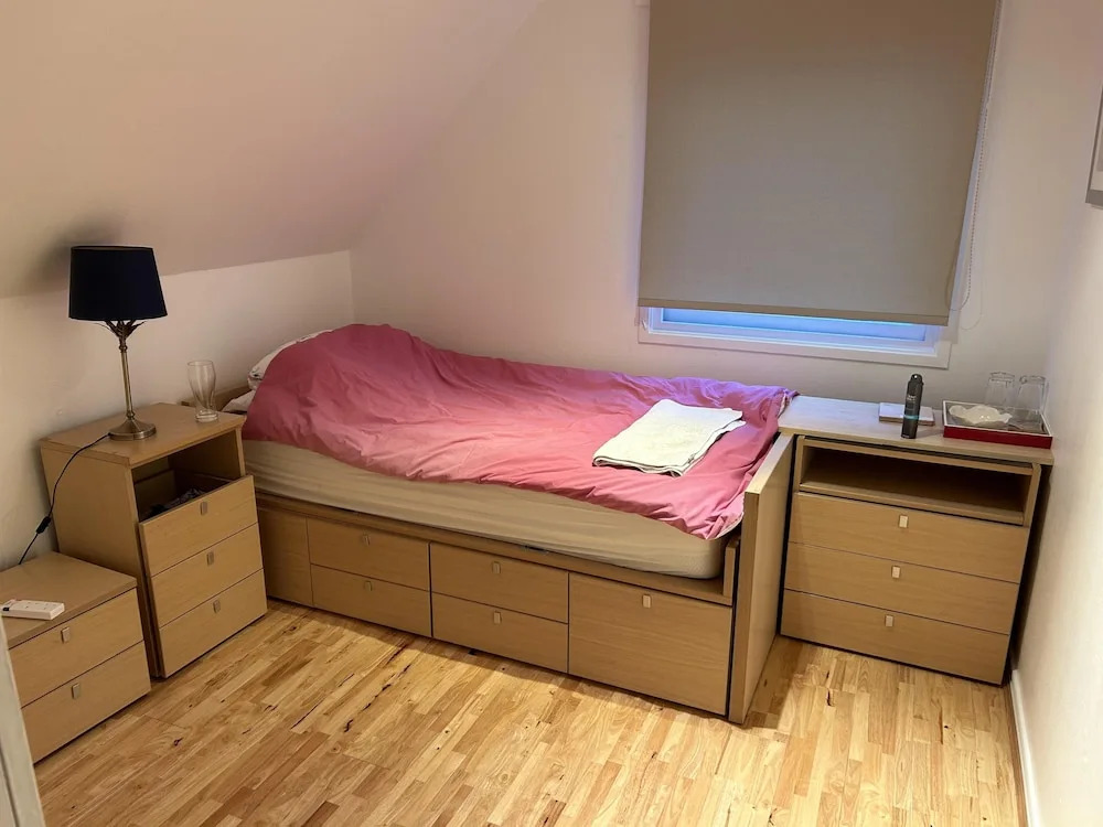 3 Bed House - Sleeps 5 - Sauna - Garden - Gym