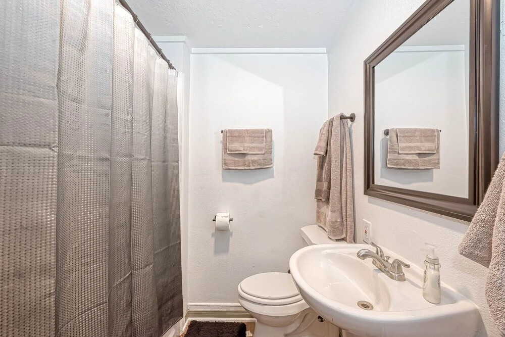 New Listing! Chillaxing in Texas City, Minimalist Home, Wifi, Close to Texas Museum