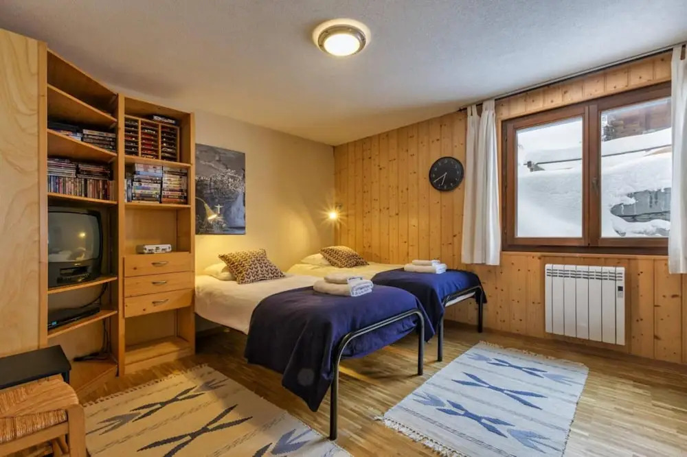 Chalet Les Jeunes - 8 Pax Swiss Ski Chalet
