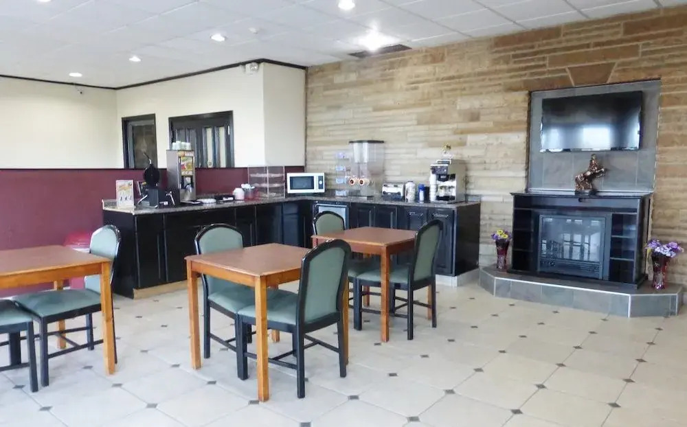 Red Roof Inn & Suites Piqua